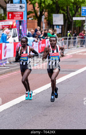 28. April 2019 - Frauen Elite London Marathon Athleten Stockfoto