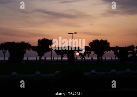 Sonnenaufgang Blick vom Strand von Kuwait City Stockfoto