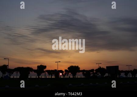 Sonnenaufgang Blick vom Strand von Kuwait City Stockfoto