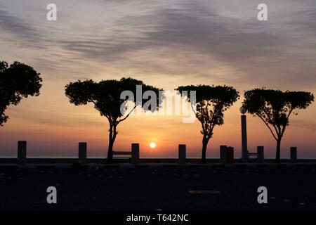 Sonnenaufgang Blick vom Strand von Kuwait City Stockfoto