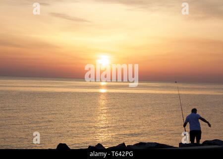 Angeln an der Küste von Kuwait Stockfoto