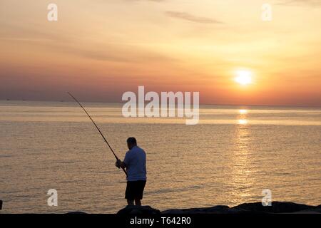 Angeln an der Küste von Kuwait Stockfoto