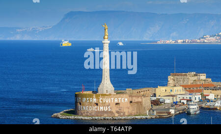 Forte del Santissimo Salvatore mit Statue der Heiligen Maria oder Madonna Della Lettera Stockfoto