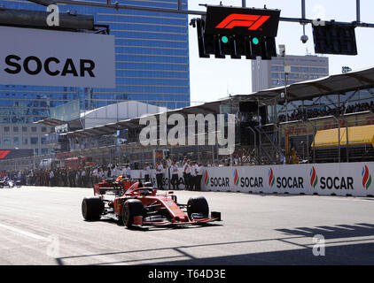 Baku, Aserbaidschan. 28 Apr, 2019. Ferrari Fahrer Sebastian Vettel von Deutschland konkurriert während des Formel 1 Grand Prix 2019 Aserbaidschan in Baku Stadtkurs in Baku, Aserbaidschan, am 28. April 2019. Credit: Tofiq Babayev/Xinhua/Alamy leben Nachrichten Stockfoto