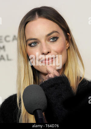 NEW YORK, NEW YORK - 28. April: Margot Robbie besucht die Weltpremiere von 'Dreamland' auf dem Tribeca Film Festival 2019 im Stella Artois Theater am BMCC TPAC am 28. April 2019 in New YorkCity. Quelle: John Palmer/MediaPunch NEW YORK, NEW YORK - 28. April: Margot Robbie besucht die Weltpremiere von 'Dreamland' auf dem Tribeca Film Festival 2019 im Stella Artois Theater am BMCC TPAC am 28. April 2019 in New YorkCity. Quelle: John Palmer/MediaPunch NEW YORK, NEW YORK - 28. April: Margot Robbie besucht die Weltpremiere von 'Dreamland' auf dem Tribeca Film Festival 2019 im Stella Artoi Stockfoto