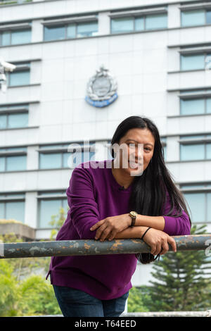 Hong Kong, Hong Kong SAR, China. 18 Mär, 2019. HONG KONG, Hong Kong SAR, China. 18. März 2019. Vanessa Mae Rodel visits Castle Peak Immigration Centre für die letzte Zeit. Nach ihrer Annahme zu Kanada als Flüchtling, Vanessa besucht CIC zum letzten Mal ihre Ausfahrt Tag zu arrangieren. Vanessa ist einer der Snowden Schutzengel, sah nach Edward Snowden, als er in ein Versteck in Hongkong ging nach der Offenbarung der eigenen Regierung überwachung. Credit: Jayne Russell/ZUMA Draht/Alamy leben Nachrichten Stockfoto