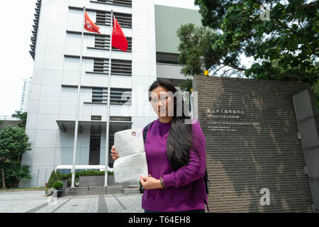 Hong Kong, Hong Kong SAR, China. 18 Mär, 2019. HONG KONG, Hong Kong SAR, China. 18. März 2019. Vanessa Mae Rodel visits Castle Peak Immigration Centre für die letzte Zeit. Nach ihrer Annahme zu Kanada als Flüchtling, Vanessa besucht CIC zum letzten Mal ihre Ausfahrt Tag zu arrangieren. Vanessa ist einer der Snowden Schutzengel, sah nach Edward Snowden, als er in ein Versteck in Hongkong ging nach der Offenbarung der eigenen Regierung überwachung. Credit: Jayne Russell/ZUMA Draht/Alamy leben Nachrichten Stockfoto