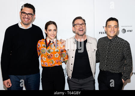 (L und R) Sam Esmail, Carly Chaikin, Christian Slater, und Rami Malek im Tribeca Film Festival roter Teppich Ankünften für Tribeca Gespräche - "ein Abschied von Herrn Roboter' am 'Spring Studio - Das Marriott Bonvoy grenzenlos Theater von Chase" in New York City. Stockfoto