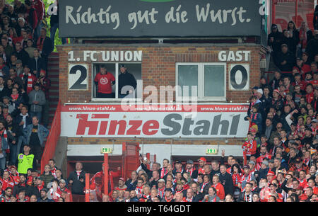 Berlin, Deutschland. 28 Apr, 2019. Anzeigetafel mit Endstand 2:0, Fußball 2. 1. Fussballbundesliga, 31. Spieltag, Union Berlin (Union) - HSV Hamburg Hamburg Hamburg (HH) 2:0, am 28/04/2019 in Berlin/Deutschland. € | Nutzung der weltweiten Kredit: dpa/Alamy leben Nachrichten Stockfoto