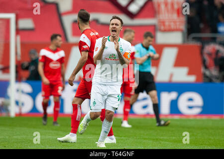 Düsseldorf, Deutschland. 27 Apr, 2019. Max Kruse (HB, mi) Brände nach seiner Strafe Ziel 2:1 seiner Mannschaft. Jubel, Freude. Fussball 1. 1. Fussballbundesliga, 31. Spieltag, Fortuna Düsseldorf 1895 eV (D) - SV Werder Bremen (HB), 4:1, 27/04/2019 Düsseldorf (Einrichtung Sseldorf)/Deutschland. | Verwendung der weltweiten Kredit: dpa/Alamy leben Nachrichten Stockfoto