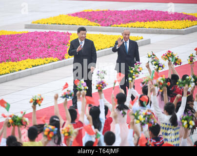 (190429) - Peking, April 29, 2019 (Xinhua) - der chinesische Präsident Xi Jinping hält eine Begrüßungszeremonie für portugiesische Präsident Marcelo Rebelo de Sousa, bevor ihre Gespräche in Beijing, die Hauptstadt von China, 29. April 2019. (Xinhua/Rao Aimin) Stockfoto