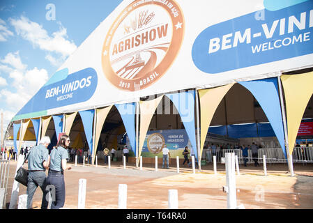 RIBEIRÃO PRETO, SP - 29.04.2019: BOLSONARO ABRE AGRISHOW EM Ribeirão Preto - Das Agrishow internationale Landwirtschaftsmesse wurde heute eröffnet, die größte Veranstaltung ihrer Art in Brasilien. Präsident Jair Bolsonaro hielt eine Rede bei der Eröffnung der Veranstaltung vor 25 Jahren in Ribeirão Preto gehalten, im Landesinneren von São Paulo. Auf dem Foto, Stände mit landwirtschaftlichen Maschinen. Auf dem Foto, den Haupteingang des Ereignisses. (Foto: André Luis Ferreira/Fotoarena) Stockfoto