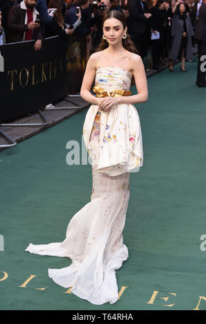 London, Großbritannien. 29 Apr, 2019. LONDON, GROSSBRITANNIEN. April 29, 2019: Lily Collins ankommen für die 'TOLKIEN' Premiere im Curzon Mayfair, London. Bild: Steve Vas/Featureflash Credit: Paul Smith/Alamy leben Nachrichten Stockfoto