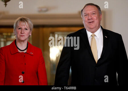 Washington, USA. 29 Apr, 2019. Us-Staatssekretär Mike Pompeo (R) trifft sich mit der schwedische Außenminister Margot Wallström an das State Department in Washington, DC, USA, am 29. April 2019. Credit: Ting Shen/Xinhua/Alamy leben Nachrichten Stockfoto