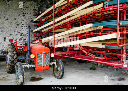 Landwirtschaftliche Geräte, Chomerac, Ardèche, Frankreich, Stockfoto