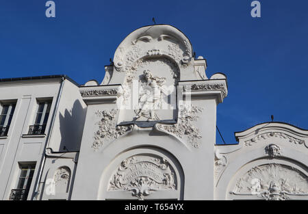 Architektonische Details der Fassade von Elysee Montmartre Theater. Paris Frankreich. April 2019 Stockfoto