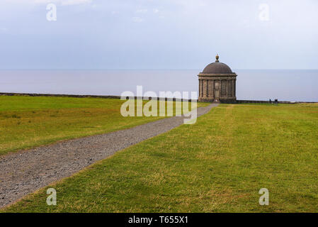 Weg zum Mussenden Temple in der Nähe von Castlerock in Nordirland gelegen Stockfoto