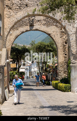 Ravello, Italien - 16. Juni 2017: Ravellio eine Gemeinde über die Amalfi Küste. Italien. Seine malerische Lage macht es zu einem beliebten Touristenzentrum des Stockfoto