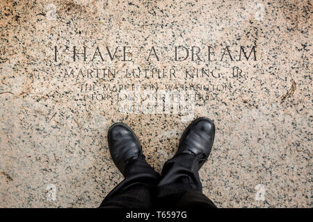 Die Worte "Ich habe einen Traum" sind in den Granit schritt, wo Pfr. Martin Luther King Jr. einmal die berühmte Rede am Lincoln Memorial in Washington hielt geschnitzt. 1922 gewidmet, die amerikanische National Monument ist eine große Touristenattraktion und seit den 1930er Jahren eine symbolische Zentrum auf Race Relations fokussiert. Stockfoto