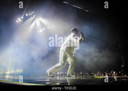 Turin, Italien. 28 Apr, 2019. Italienischen Songwriter, der Gewinner der X-Faktor, Marco Mengoni, führt live in Turin. Credit: Daniele Baldi/Pacific Press/Alamy leben Nachrichten Stockfoto