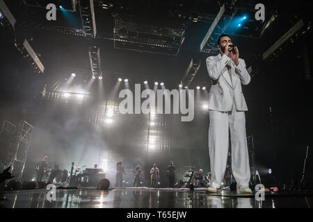 Turin, Italien. 28 Apr, 2019. Italienischen Songwriter, der Gewinner der X-Faktor, Marco Mengoni, führt live in Turin. Credit: Daniele Baldi/Pacific Press/Alamy leben Nachrichten Stockfoto