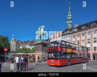 Die Reiterstatue des Absalon auf Hojbro Plads in Kopenhagen erinnert an die Stadt Gründer Bischof Absalom, Kopenhagen, Seeland, Dänemark 07/06/2018 Stockfoto