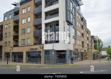 Neue Bibliothek, Horley, Surrey (4 von 4) Stockfoto