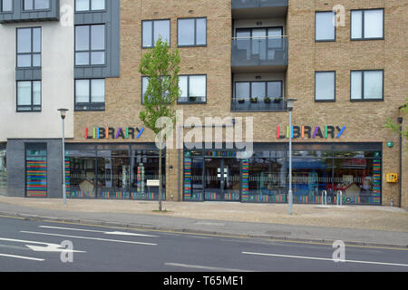 Neue Bibliothek, Horley, Surrey (3 von 4) Stockfoto