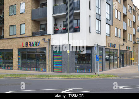 Neue Bibliothek, Horley, Surrey (2 von 4) Stockfoto