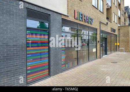 Neue Bibliothek, Horley, Surrey (1 von 4) Stockfoto