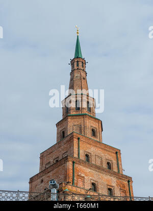 Kasan, Tatarstan, Russland. Spasskaja Turm der Kasaner Kreml - der Main Tower von seinen Reisen und Baudenkmal aus dem 16. Jahrhundert. Stockfoto