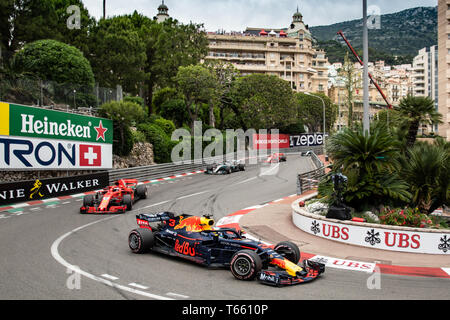 Monte Carlo / Monaco - 05/27/2018 - #3 Daniel Ricciardo (AUS, Red Bull Racing) und #5 Sebastian Vettel (GER, Ferrari) kämpft für die Leitung während der M Stockfoto