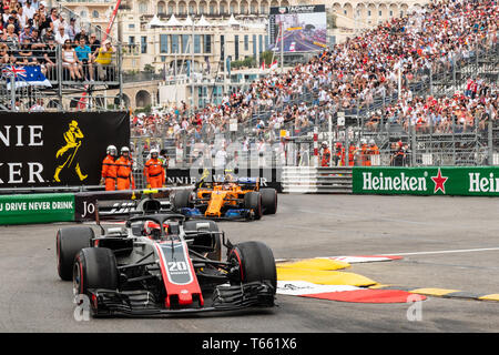 Monte Carlo / Monaco - 05/27/2018 - #2 Stoffel VANDOORNE (BEL, McLaren) und #20 Kevin Magnussen (DEN, HAAS) während der GP von Monaco Stockfoto