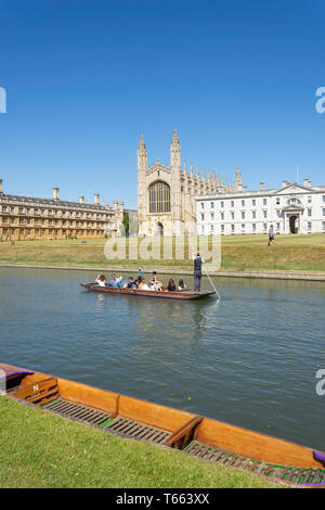 Punting on the River Cam, King's College, Cambridge, Cambridgeshire, England, Vereinigtes Königreich Stockfoto