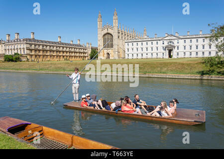 Punting on the River Cam, King's College, Cambridge, Cambridgeshire, England, Vereinigtes Königreich Stockfoto