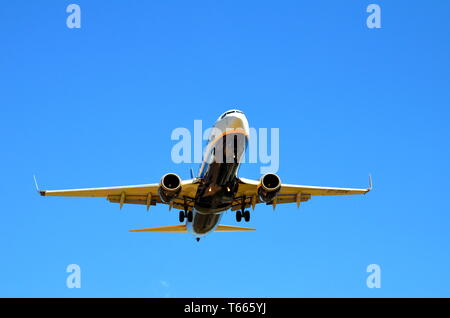 Barcelona, Spanien, 10. September 2017, Ryanair Flugzeug Landung am Flughafen El Prat in Barcelona Stockfoto