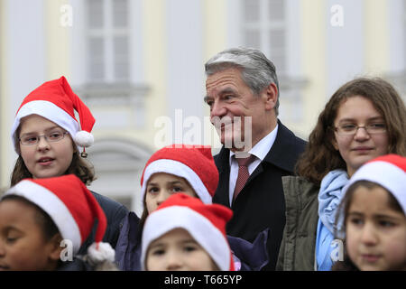 Übergabezeremonie der Weihnachtsbaum der Deutschen Präsident Joachim Gauck. Stockfoto