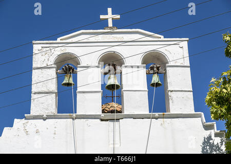 Detail einer griechischen Kirche mit blauen Himmel im Hintergrund Stockfoto