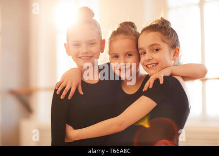Freunde in Dance Studio Stockfoto