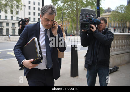 Geschäftsführer Julian Smith an der Cabinet Office in Westminster, London vor der letzten Runde der Brexit Gespräche mit der Labour Party. Stockfoto