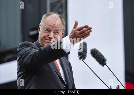 Steinbrueck (SPD), SPD-Kanzlerkandidat, hält eine Rede während der 150 Jahre SPD in Berlin. Stockfoto