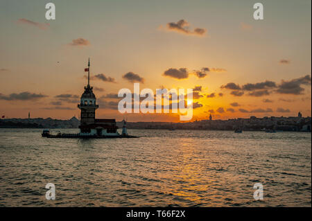 Der Maiden Tower in Üsküdar auf der asiatischen Seite des Bosporus, Istanbul, Türkei Stockfoto