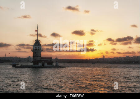 Der Maiden Tower in Üsküdar auf der asiatischen Seite des Bosporus, Istanbul, Türkei Stockfoto