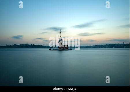 Der Maiden Tower in Üsküdar auf der asiatischen Seite des Bosporus, Istanbul, Türkei Stockfoto