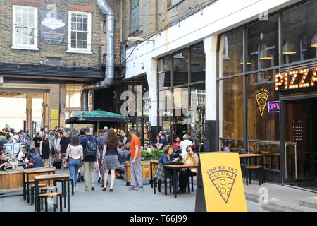 Restaurants auf Dray gehen weg von den pulsierenden Brick Lane Markt in Tower Hamlets, in East London, UK Stockfoto