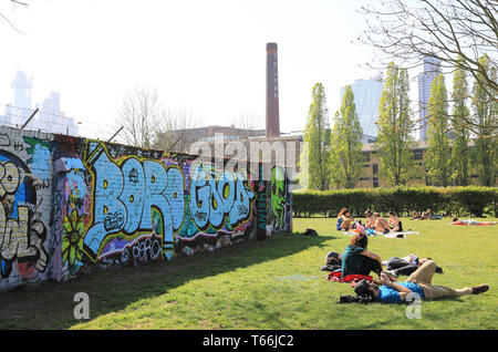 Allen Gärten, in der Nähe der Brick Lane Market, und entlang der Buxton Street, in Spitalfields, East London, Großbritannien Stockfoto