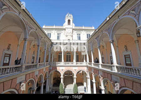 In Genua, Italien, April/01/2018, Innenhof der Doria, den Tursi Palace Stockfoto