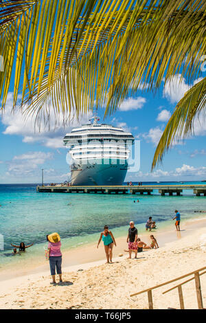 Kreuzfahrtschiff Grand Turk Cruise Port, Grand Turk, Turks- und Caicos-Inseln, Karibik. Stockfoto
