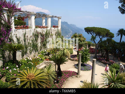 Ravello, Italien - 16. Juni 2017: Garten der Villa Rufolo in Ravello. Amalfiküste Italien Stockfoto