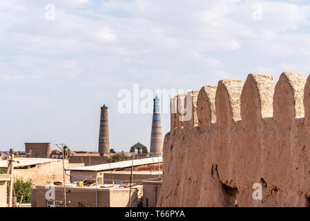 Der Stadtmauern der Itchan Kala in Chiwa, Usbekistan Stockfoto